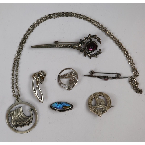 65 - Collection of jewellery to include silver