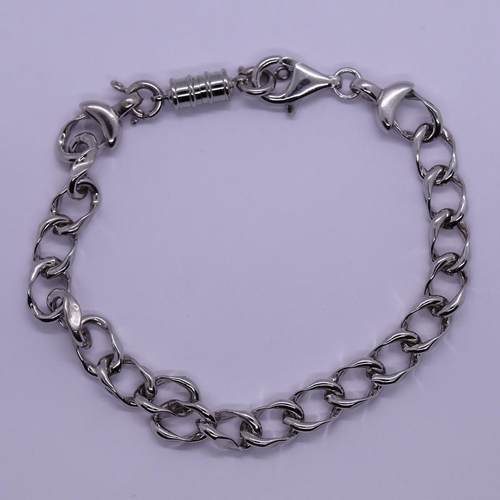 67 - Silver curb bracelet