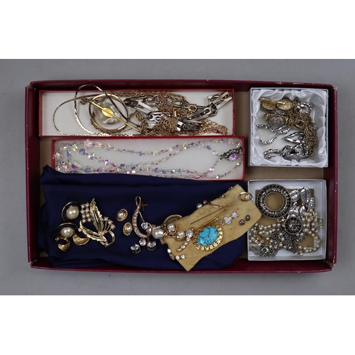 79 - Collection of costume jewellery