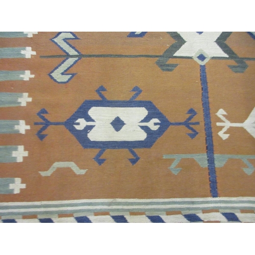 443 - Green patternend rug - Approx size 278cm x  186cm.