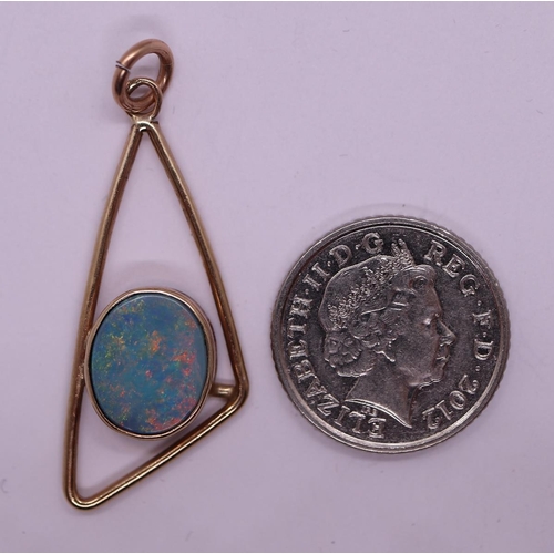 59 - 9ct gold opal set pendant