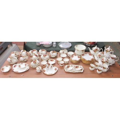 218 - Large collection of Royal Albert Old Country Roses (approx 90 pieces)