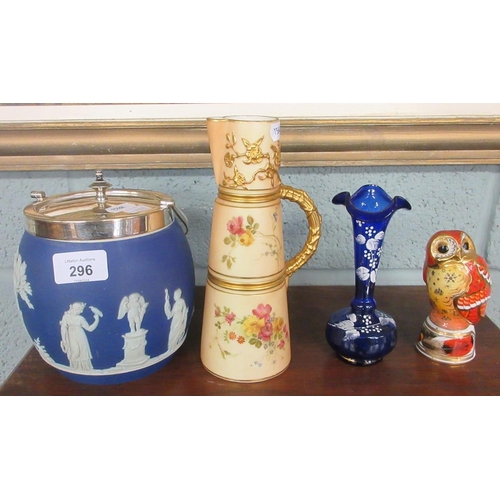 296 - Collectables to include Royal Worcester and Wedgewood