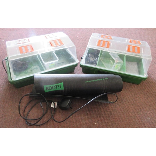 313 - 2 electronic propagators together with an electronic heat mat