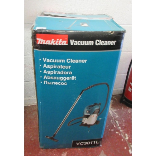 338 - Makita wet and dry vacuum cleaner BC3011L - Pat tested