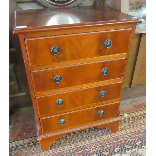 415 - Small mahogany chest of 4 drawers