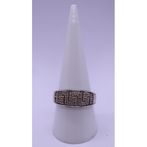 43 - White gold key pattern diamond set ring - Size S