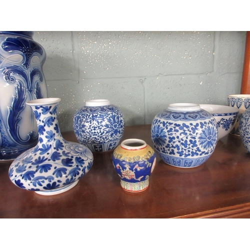 212 - Various items of blue & white china