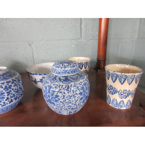 212 - Various items of blue & white china