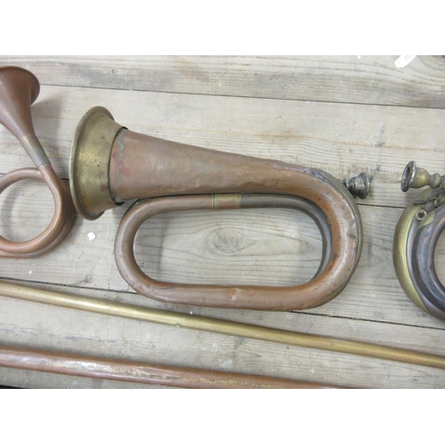 265 - Collection of horns to include 2 stagecoach horns