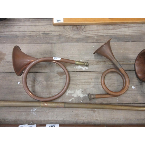 265 - Collection of horns to include 2 stagecoach horns