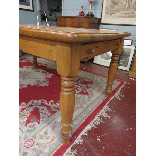 282 - Pine dining table with intergrated drawers - Approx size L: 159cm W: 94cm H: 77cm