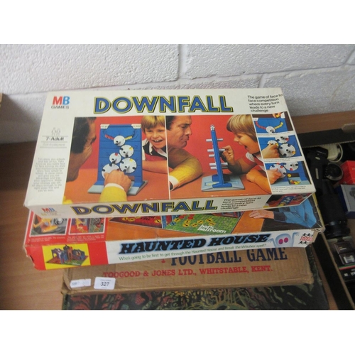 327 - Good collection of vintage games to include Denis Fisher, MB Games, Ideal etc