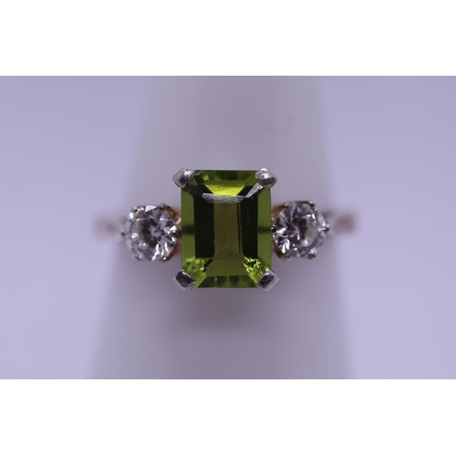 54 - Silver and peridot ring - Size N