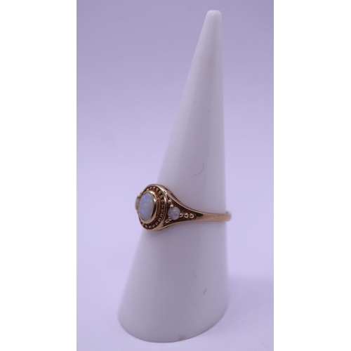 58 - 9ct gold opal set ring - Size N