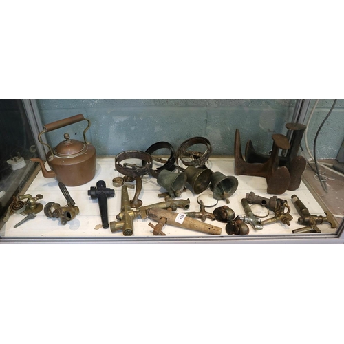 169 - Collection of metal ware to include shoe lasts, servant bells etc