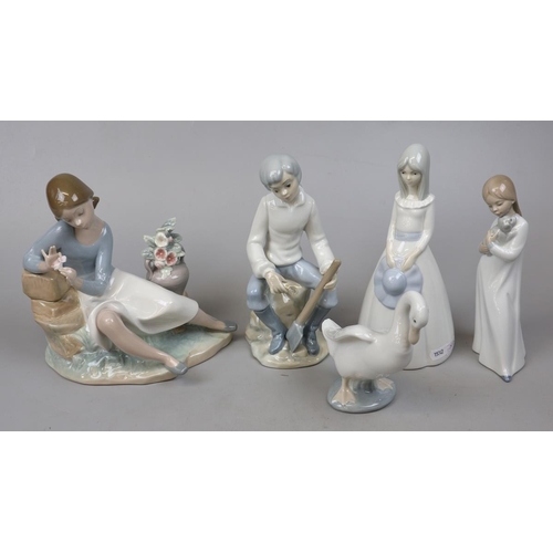 175 - Collection of Lladro figurines