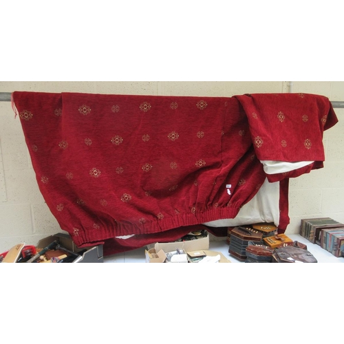 424 - Good quality red pattered curtains