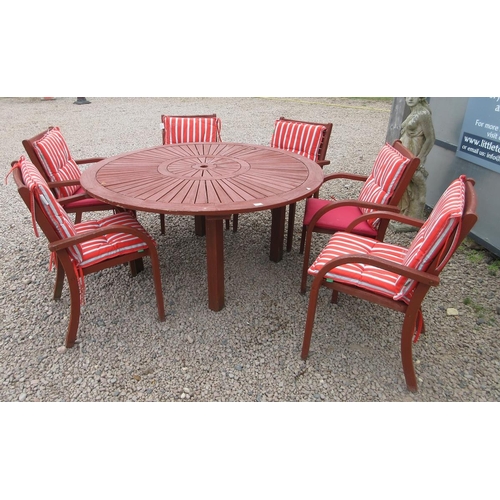 477 - Round teak garden table with 6 matching teak chairs