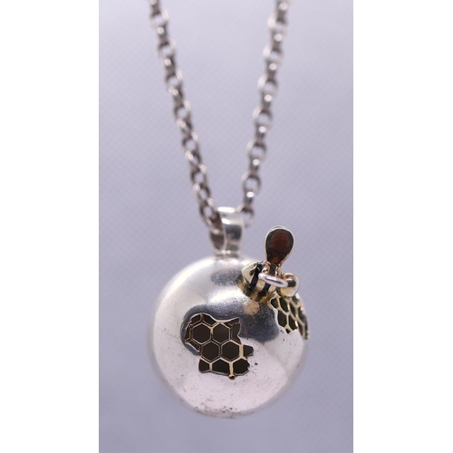 64 - Fine heavy silver bumble bee pendent on chain