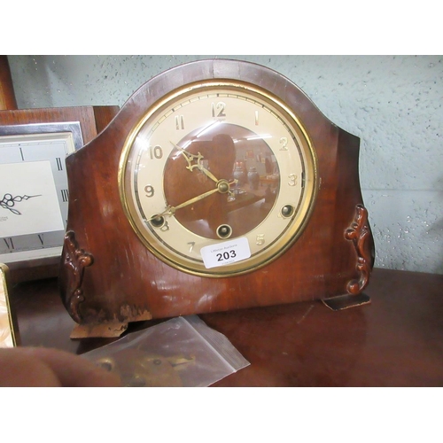 203 - Collection of mantle clocks