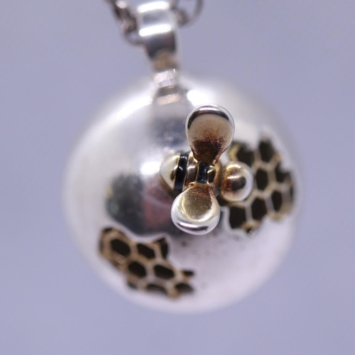 64 - Fine heavy silver bumble bee pendent on chain