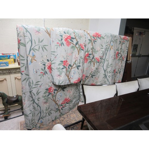 443 - 1 large pair of curtains - Approx W: 170cm  L: 210cm  together with 2 smaller pairs and the curtain ... 