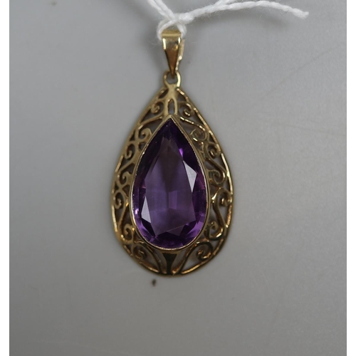 29 - 9ct gold amethyst pear shaped pendant