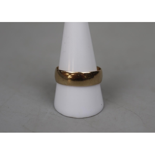 49 - 9ct gold wedding band - Size V Approx weight 4g