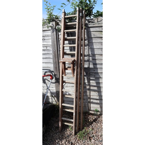 509 - Extendable 3 piece wooden ladder