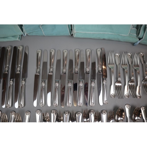 10 - Tiffany & Co. Shell and Thread Sterling silver flatware - 12 complete settings consisting of din... 