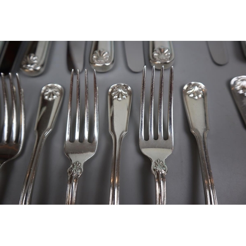 10 - Tiffany & Co. Shell and Thread Sterling silver flatware - 12 complete settings consisting of din... 