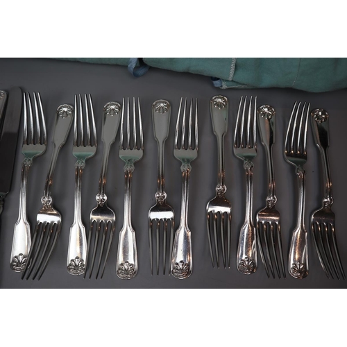 10 - Tiffany & Co. Shell and Thread Sterling silver flatware - 12 complete settings consisting of din... 