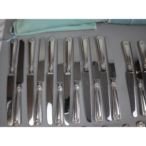 10 - Tiffany & Co. Shell and Thread Sterling silver flatware - 12 complete settings consisting of din... 