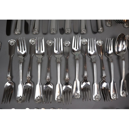 10 - Tiffany & Co. Shell and Thread Sterling silver flatware - 12 complete settings consisting of din... 