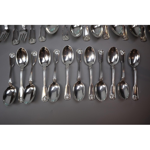 10 - Tiffany & Co. Shell and Thread Sterling silver flatware - 12 complete settings consisting of din... 