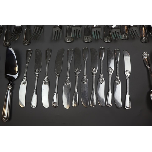 10 - Tiffany & Co. Shell and Thread Sterling silver flatware - 12 complete settings consisting of din... 