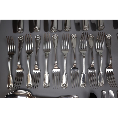 10 - Tiffany & Co. Shell and Thread Sterling silver flatware - 12 complete settings consisting of din... 