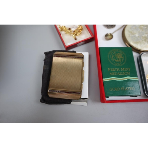 128 - Vintage collectables to include compacts, gold plated medallion