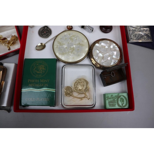 128 - Vintage collectables to include compacts, gold plated medallion