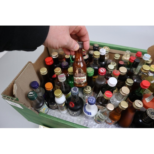 135 - Collection of alcohol miniatures