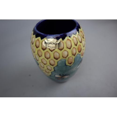 177 - Moorcroft Honeycombe pattern vase - Approx height: 18cm