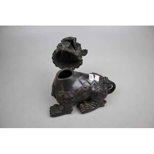 196 - Well cast antique bronze Chinese Foo dog censor with hinged lid - H:16cm x L:19cm