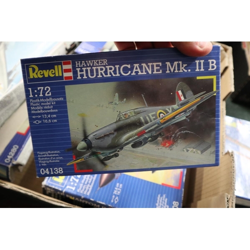 231 - 8 model kits by Revell