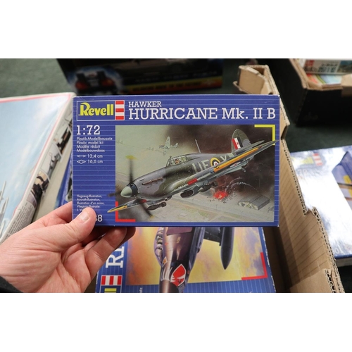 231 - 8 model kits by Revell