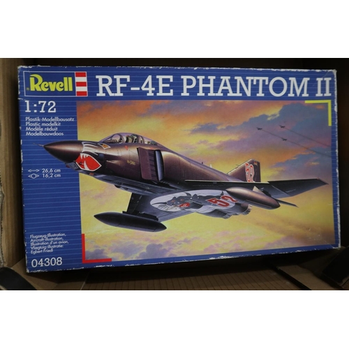 231 - 8 model kits by Revell