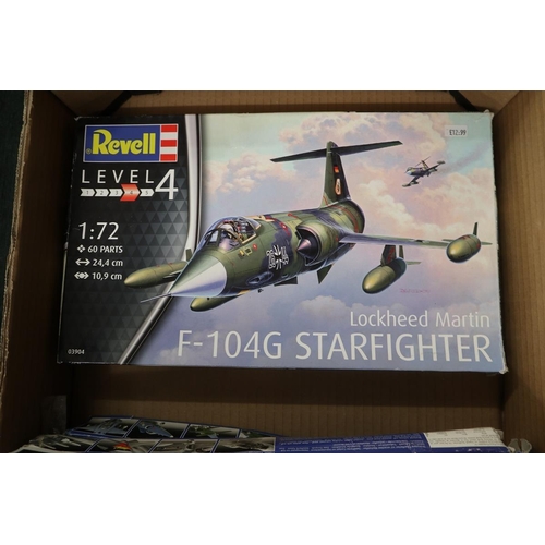 231 - 8 model kits by Revell