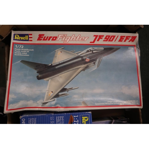 231 - 8 model kits by Revell