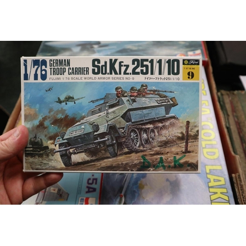 233 - 8 model kits, various makers