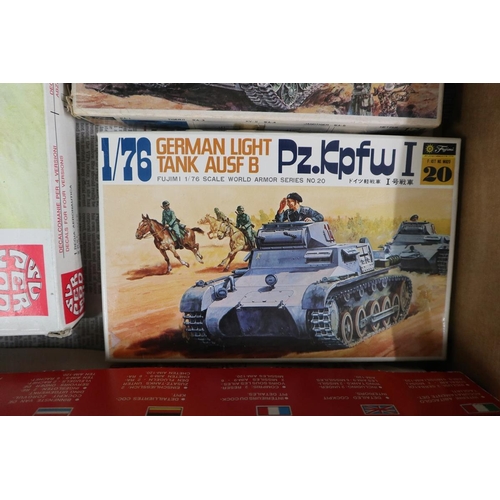 233 - 8 model kits, various makers